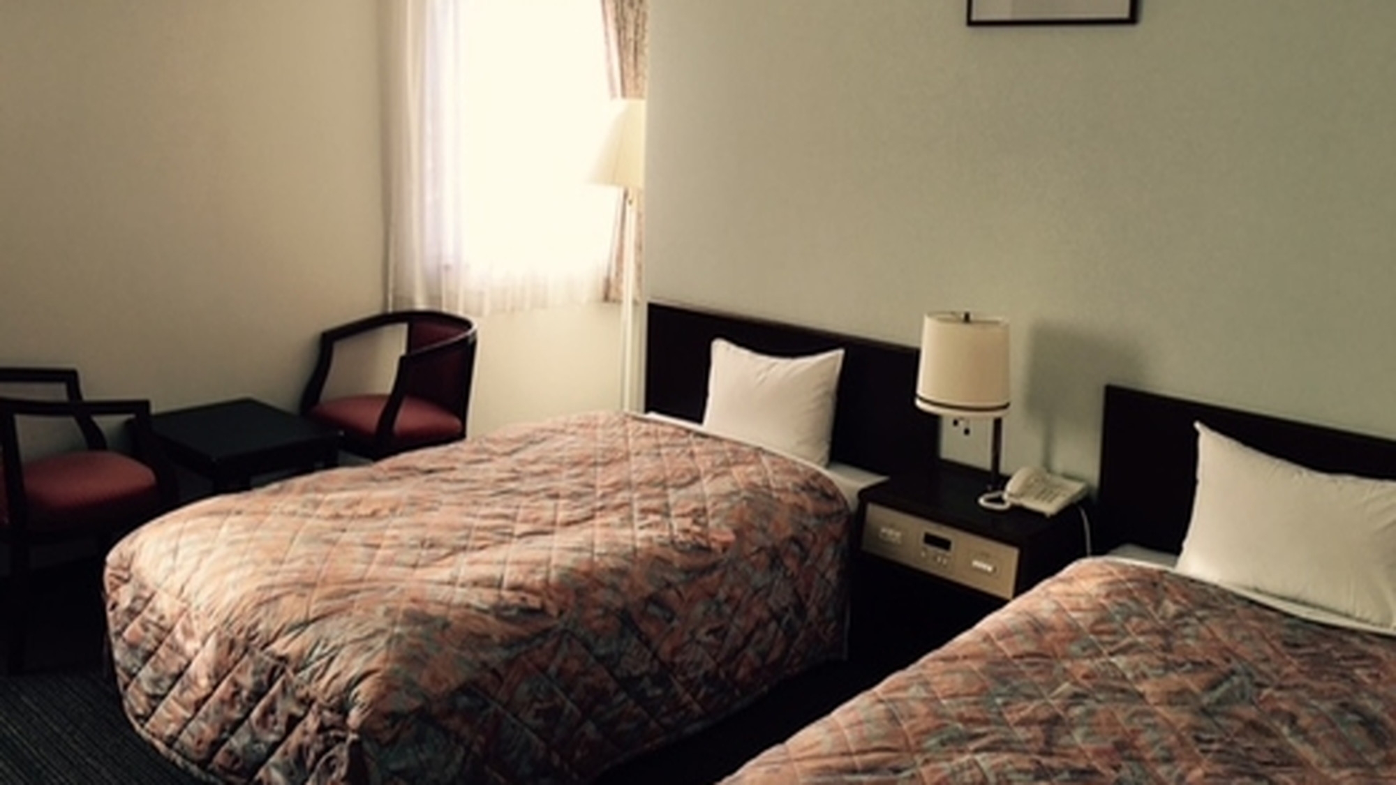 【朝食付】シモンズ社製ベッドのツインルーム！駐車場無料！観光に最適！