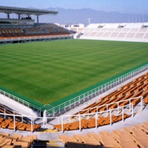 Sekitar 15 menit dengan mobil ke stadion baseball umum "Alwin"