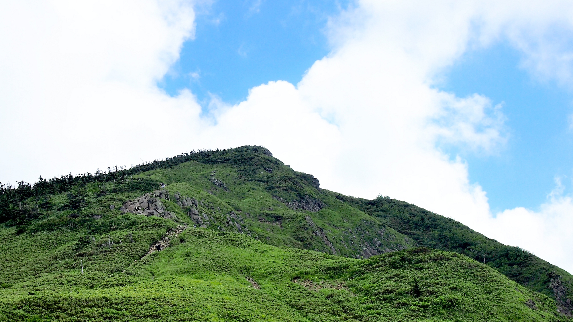 標高2,295m。日本二百名山の一つ　岩菅山です。