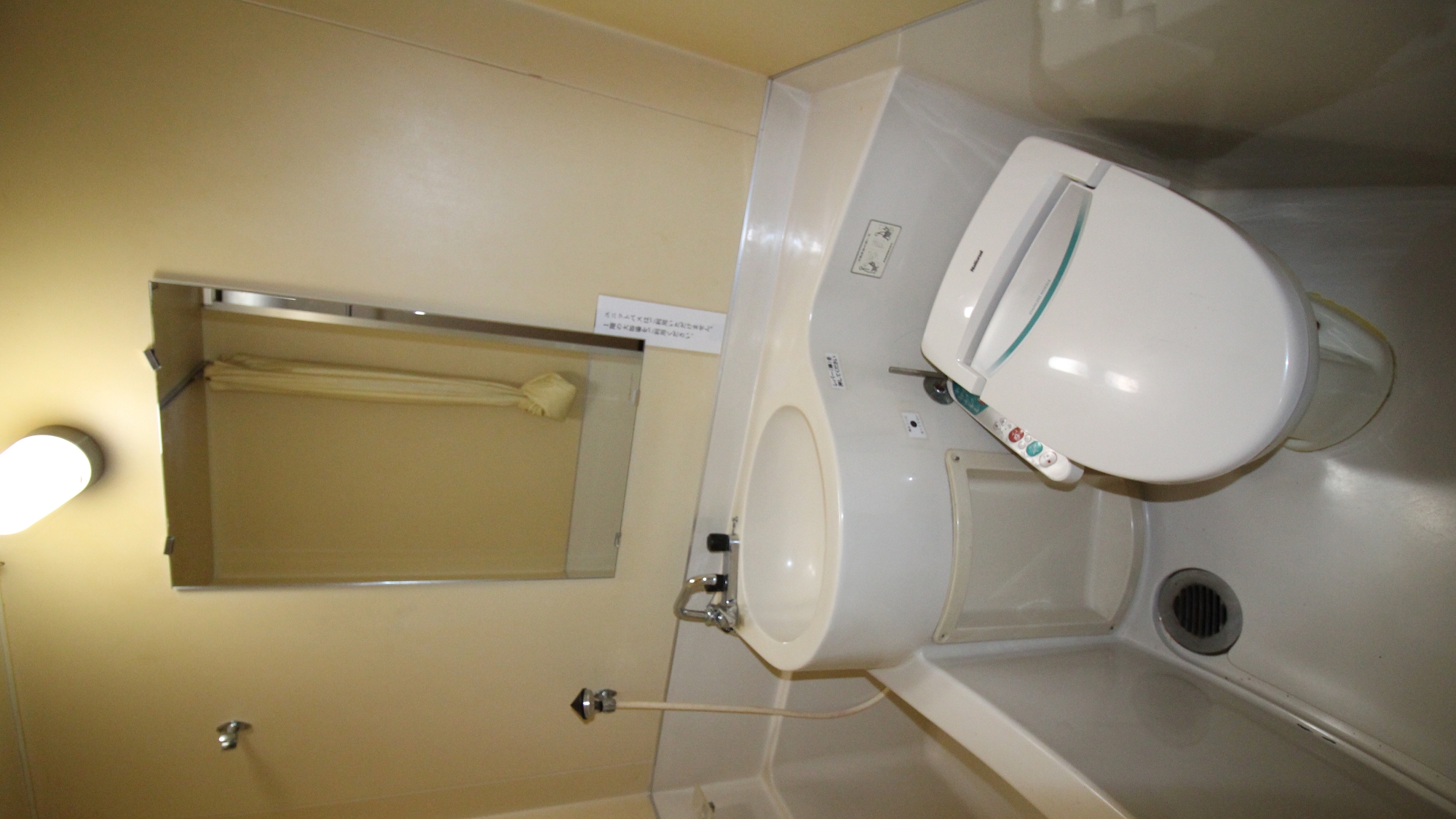 【旧館　トイレ一例】ユニットバスタイプです。※ユニットバスはご使用いただけません。