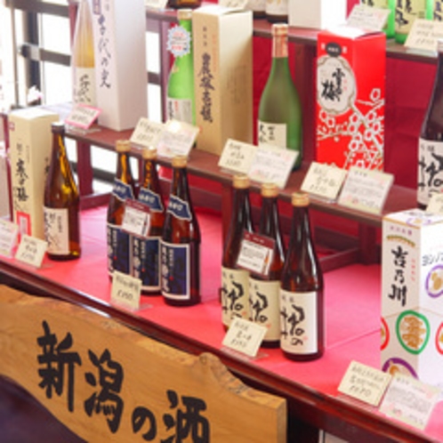 *【売店】3F/新潟の美味しい水で造られた地酒を、各種販売しております