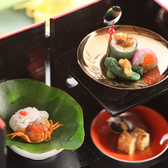 *【太閤御膳「松」/】前菜2013春～秋/旬の食材を盛り込んだ、華やかな色合いの「旬彩盛り」です