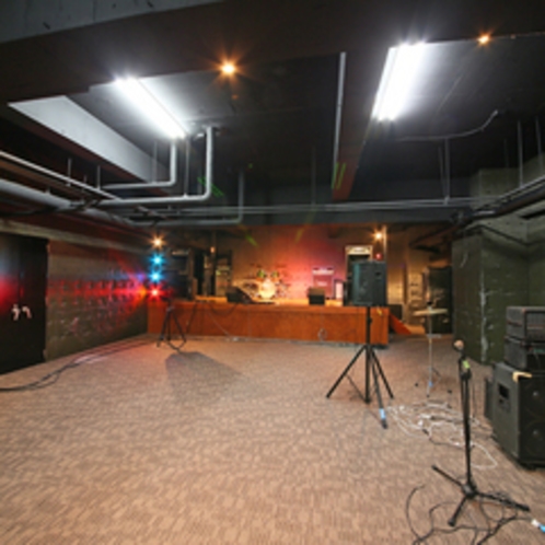*【音楽スタジオ『La-Cosa-Nostra』】B2F/館内には、設備の整ったスタジオステージも！