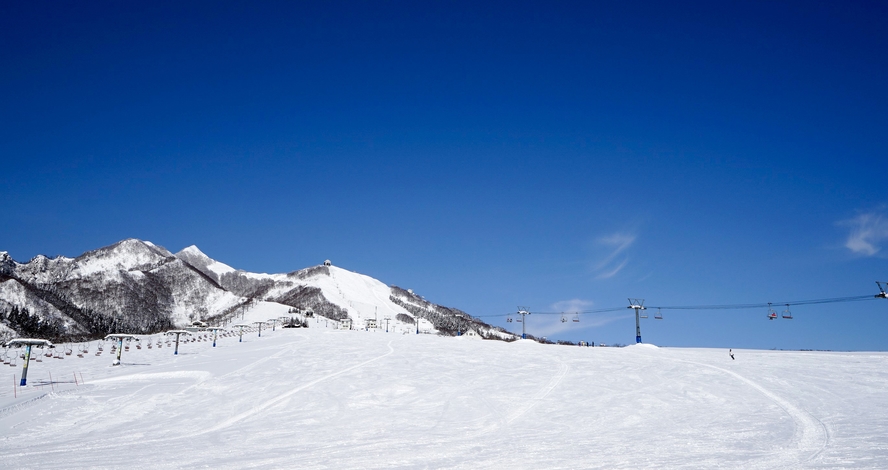 *【岩原スキー場】当館から車1分、徒歩でも10分の場所にあるスキー場です。