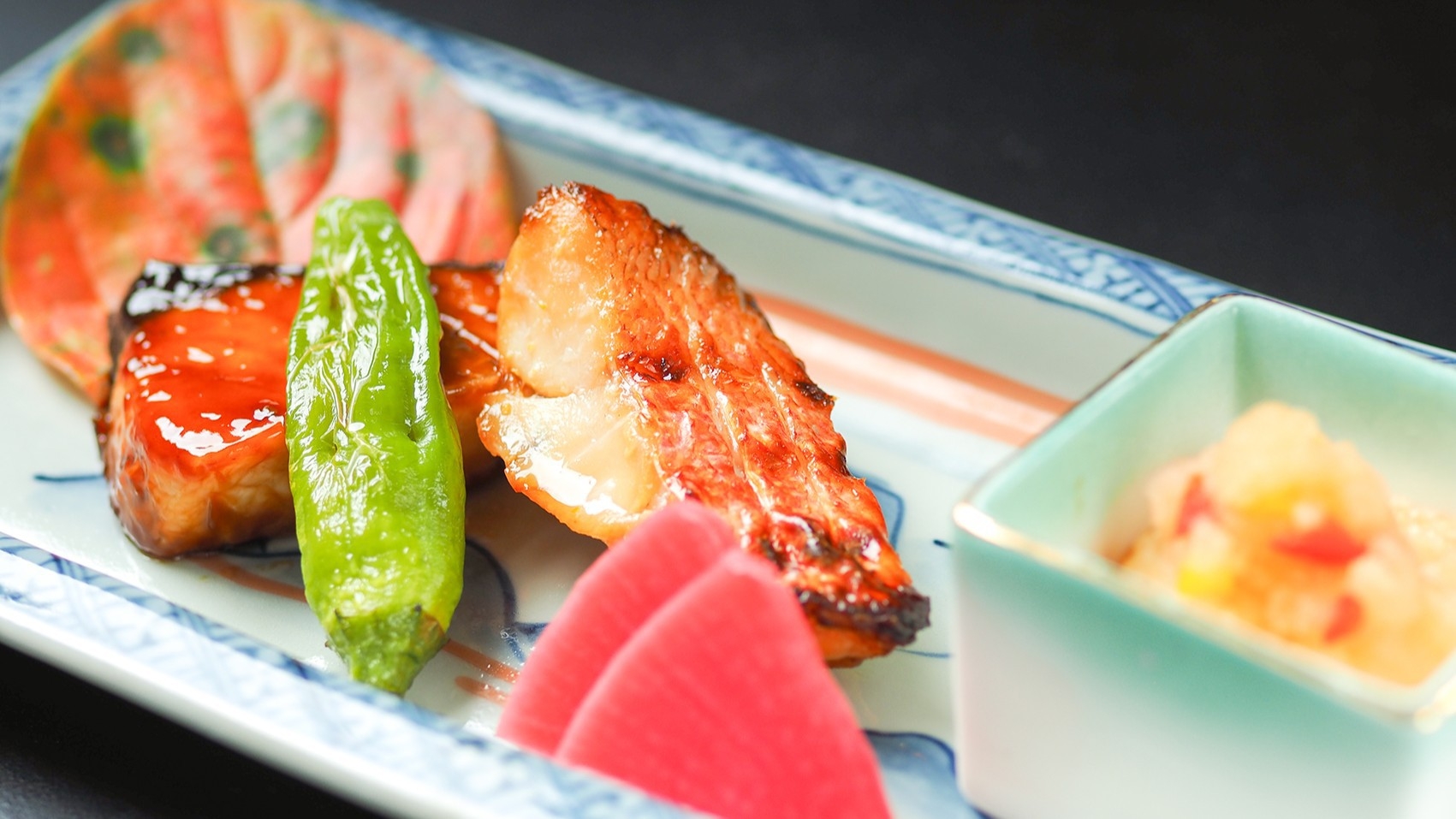 ［文化財に泊まる］お部屋食で味わう季節の月替わり会席料理を堪能♪