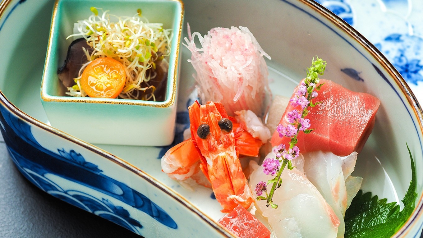 ［文化財に泊まる］お部屋食で味わう季節の月替わり会席料理を堪能♪