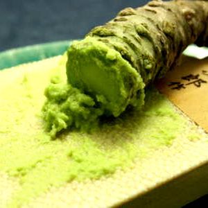 【お造りに添える生山葵】直前にすり下ろします。ステーキや白飯にのせてお召し上がりください！