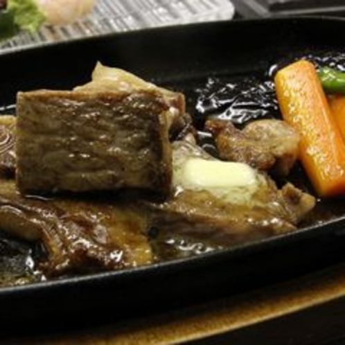 【和牛ステーキ一例】旬の会席料理とあわせて、ボリューム満点なお食事をお楽しみください。