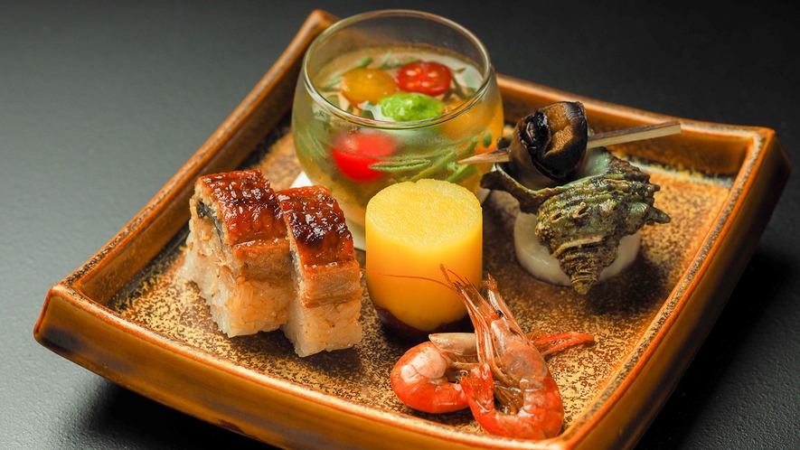 ◆前菜／川海老、鰻寿司、姫栄螺磯煮など（2024年5月お食事イメージ）