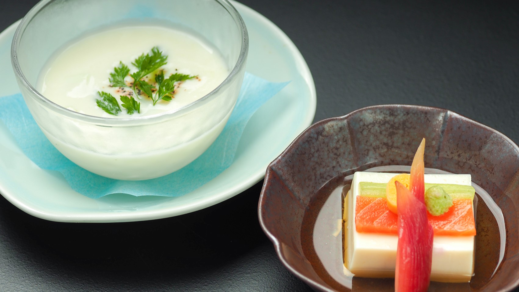◆箸付／白胡麻豆乳豆富・新馬鈴薯冷製スープ（2024年7月お食事イメージ）