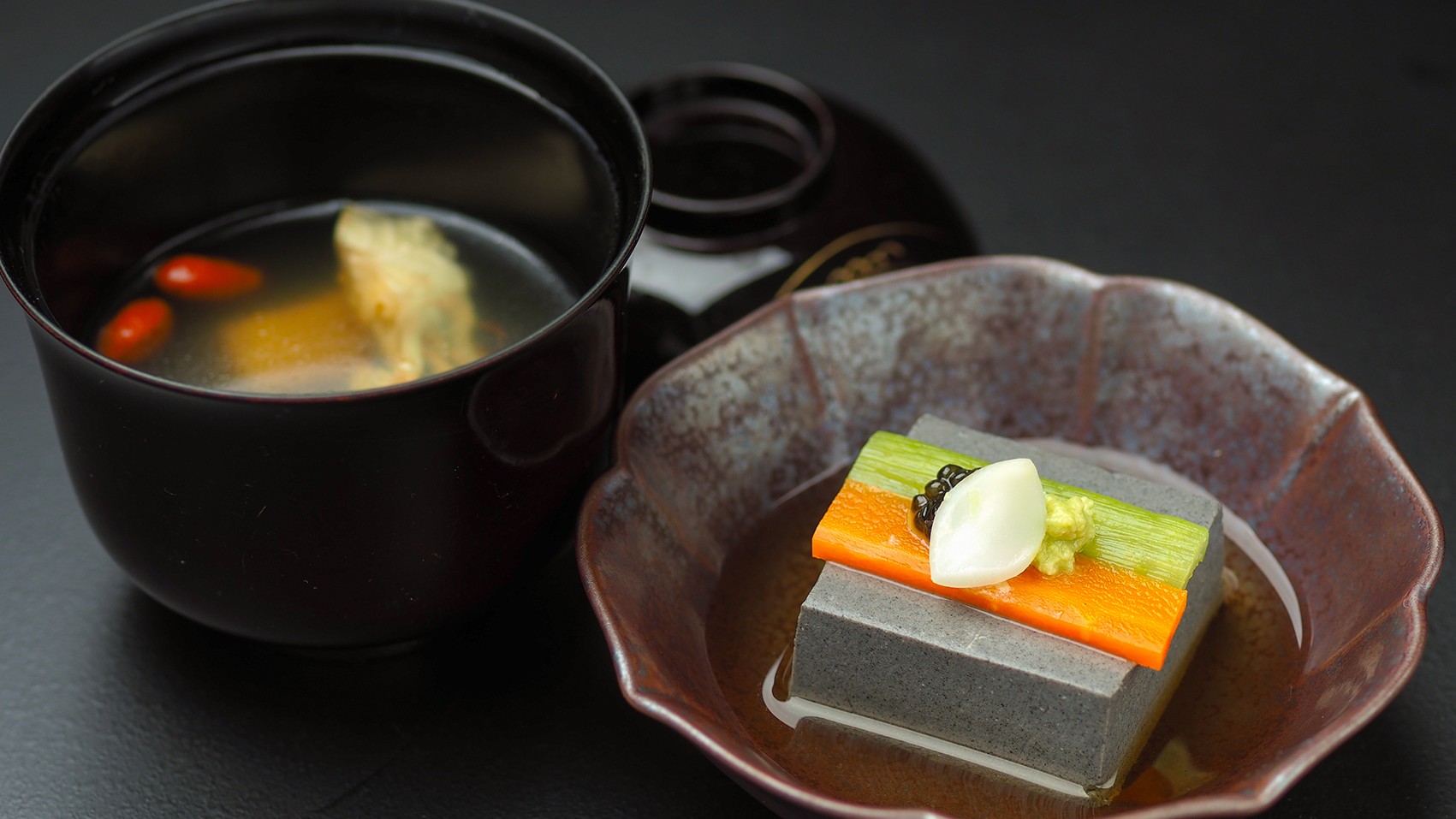 ◆箸付／黒胡麻豆乳寄せ・地養鳥スープ（2025年秋お食事イメージ）