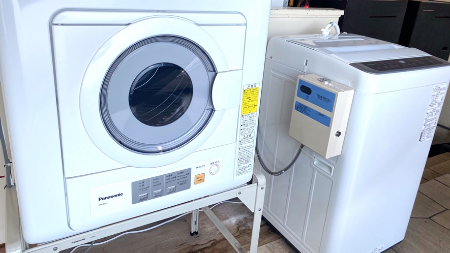 ■B1　コインランドリー　洗濯機と乾燥機がございます。洗剤はフロントで販売しております。