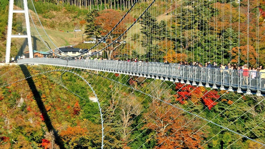 九重”夢”大吊橋【車で約15分】歩道専用として『日本一の高さ』を誇る吊橋です。