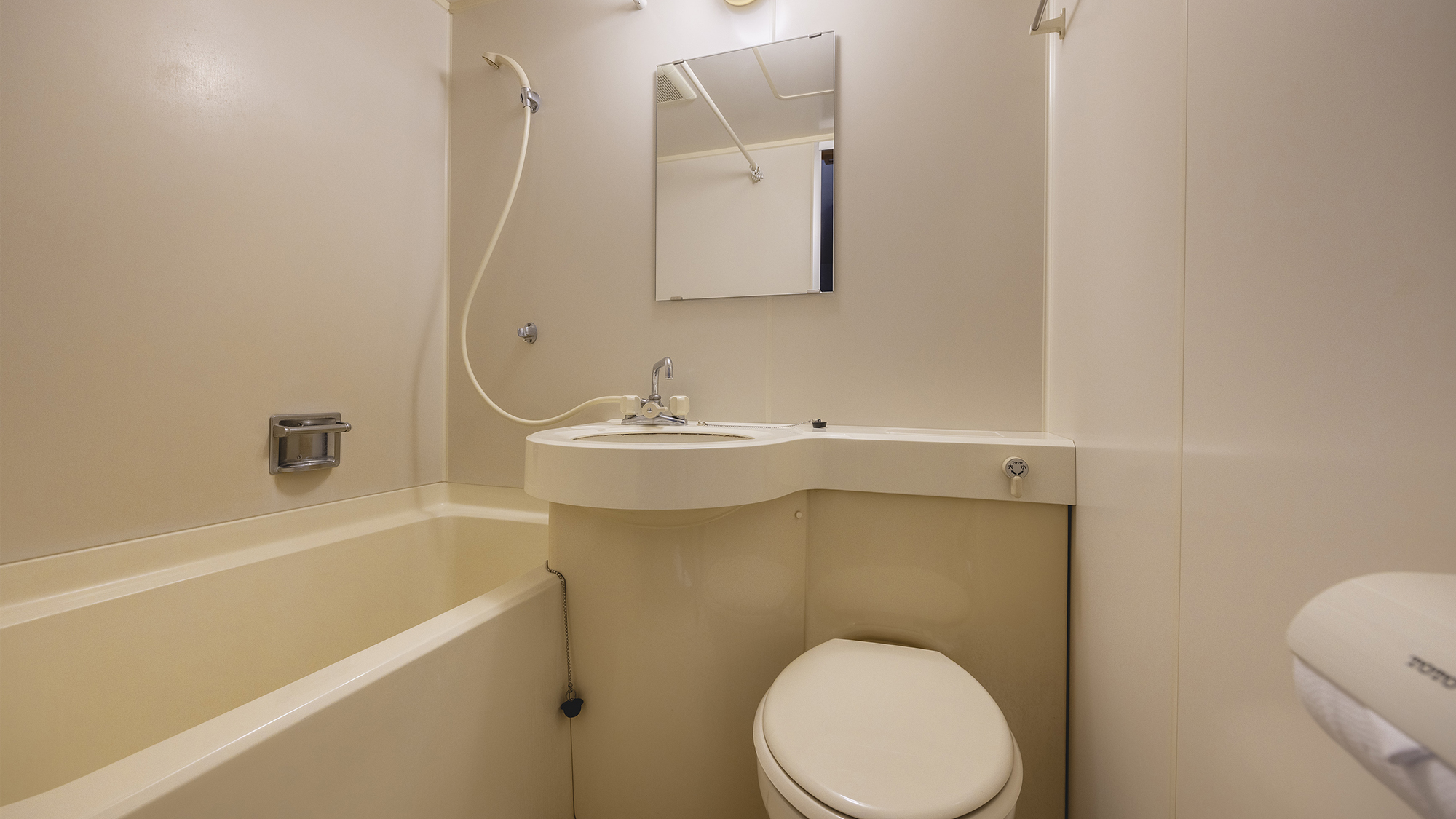 【ユニットバス】客室のシャワーからも自家源泉の温泉をご利用いただけます