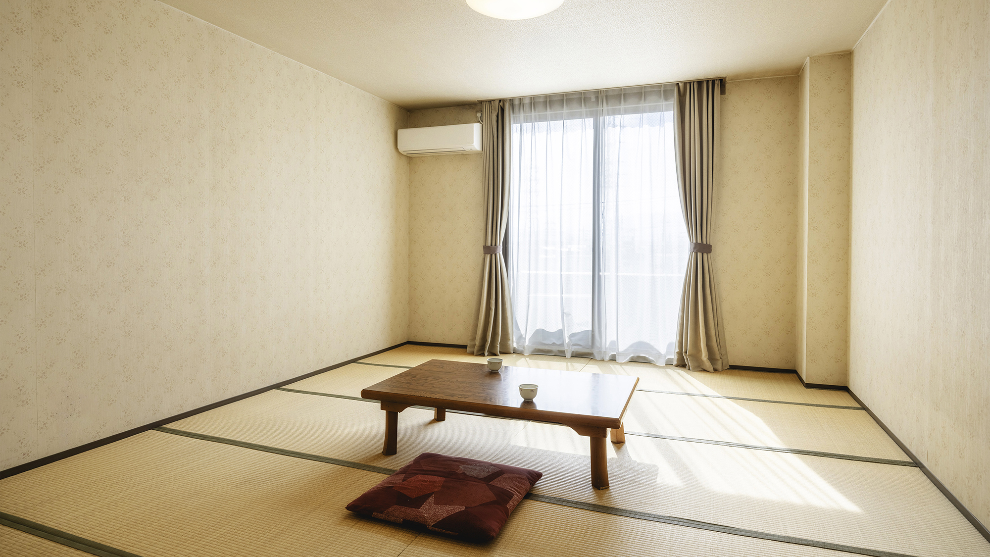 【和室A】畳の空間で落ち着いた時間をお過ごしいただけます