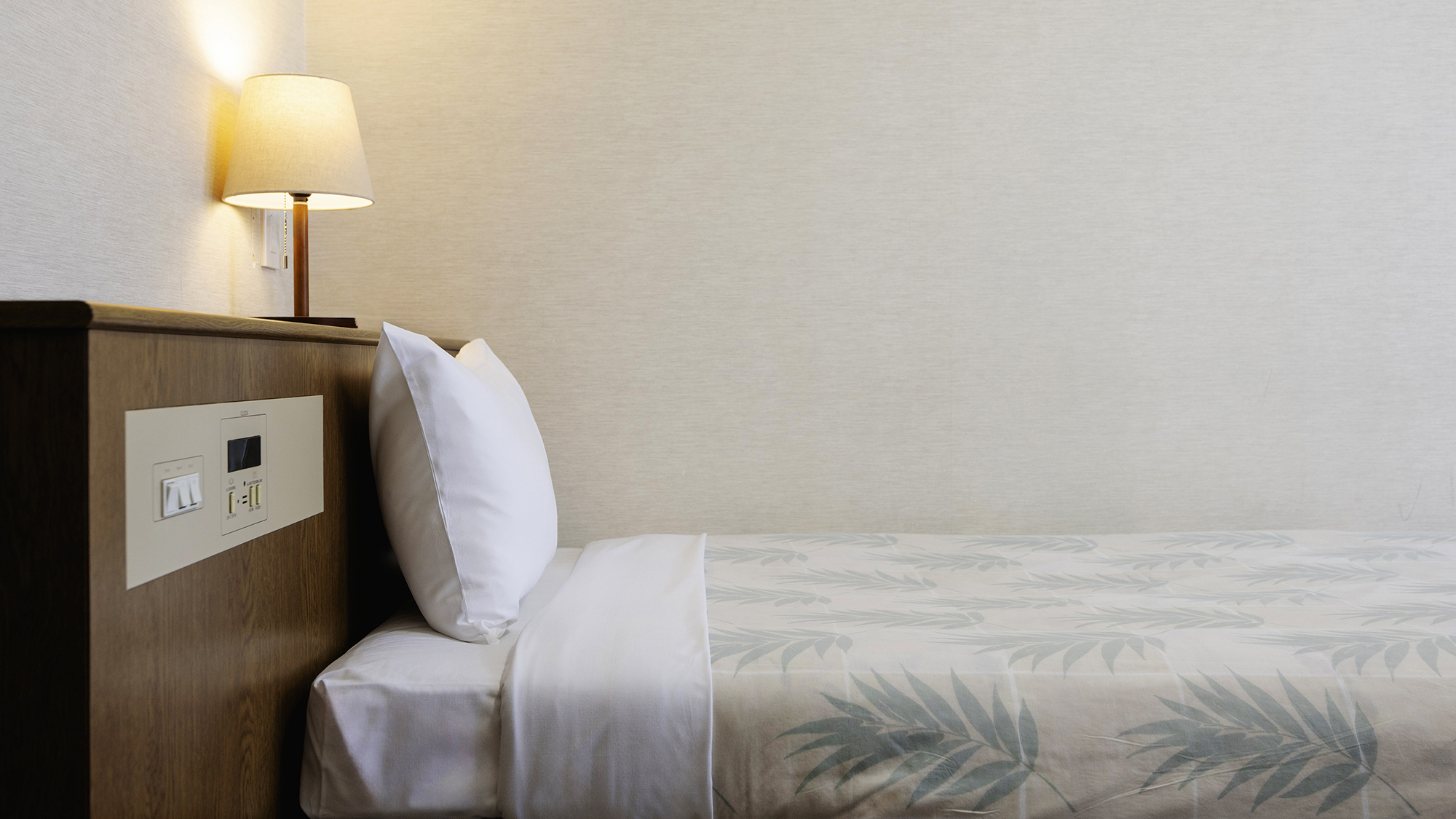 【シングルB・広めデスク】蛇口をひねれば自家源泉の温泉！お部屋でも気軽に温泉を楽しめます