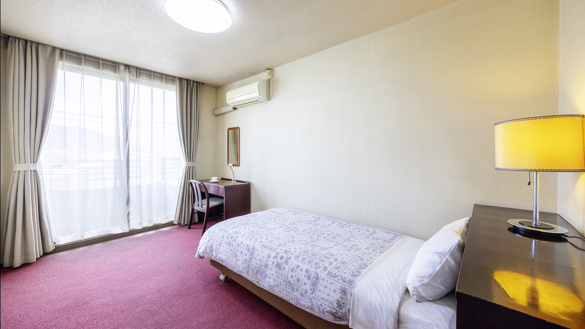 【シングルA】蛇口をひねれば自家源泉の温泉！大きめの荷物があっても快適な広めの空間