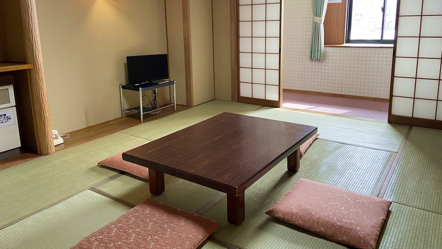 *和室一例/バストイレ付とトイレ付のお部屋がございます。畳のお部屋で足を伸ばしてのんびり…