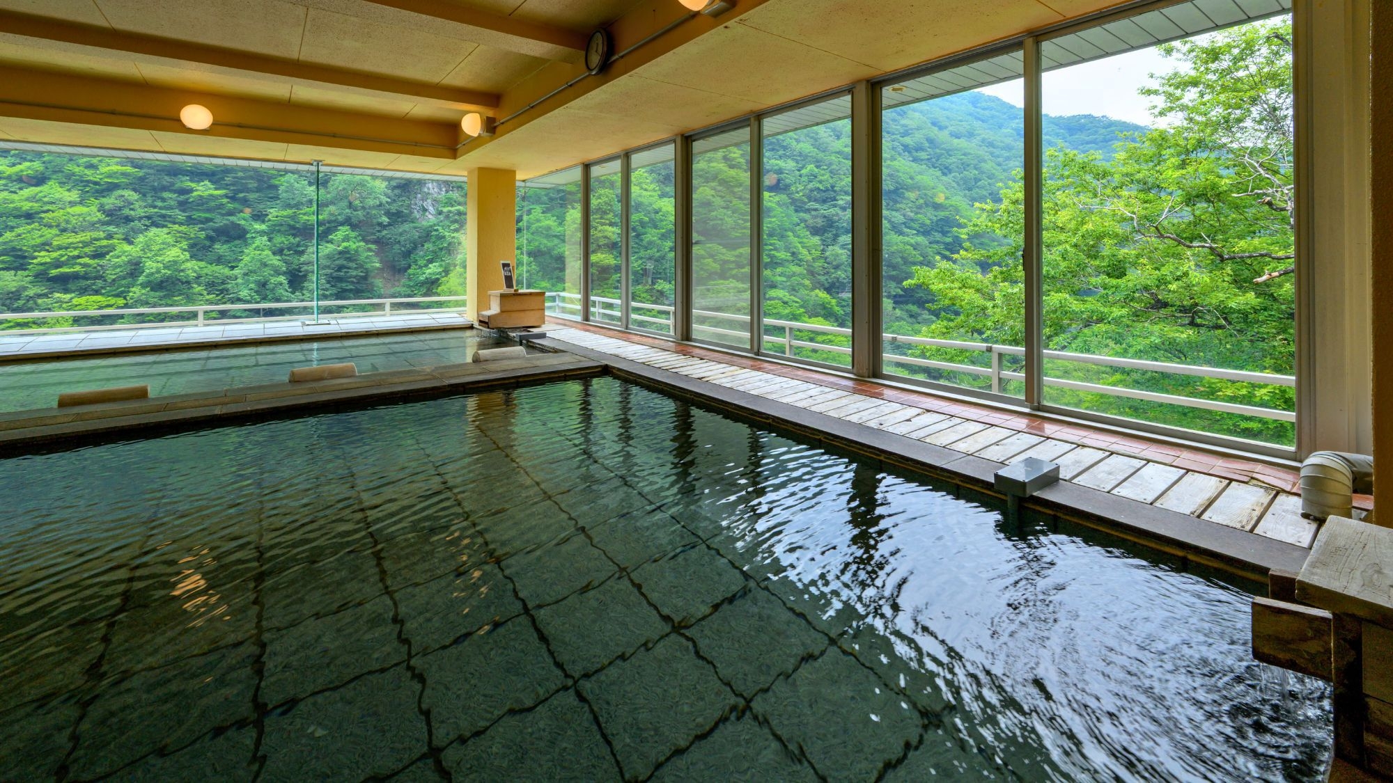 【塩原温泉宿花火｜田中屋の特選会席】8月10日開催｜会場まで無料バス送迎●約2000発の大輪の花火