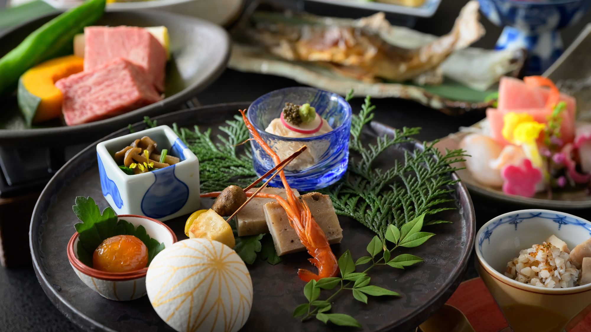 【田中屋の特選会席】きめ細かな霜降りのとちぎ和牛に、富山港直送の鮮魚ほか当宿の特選会席です。