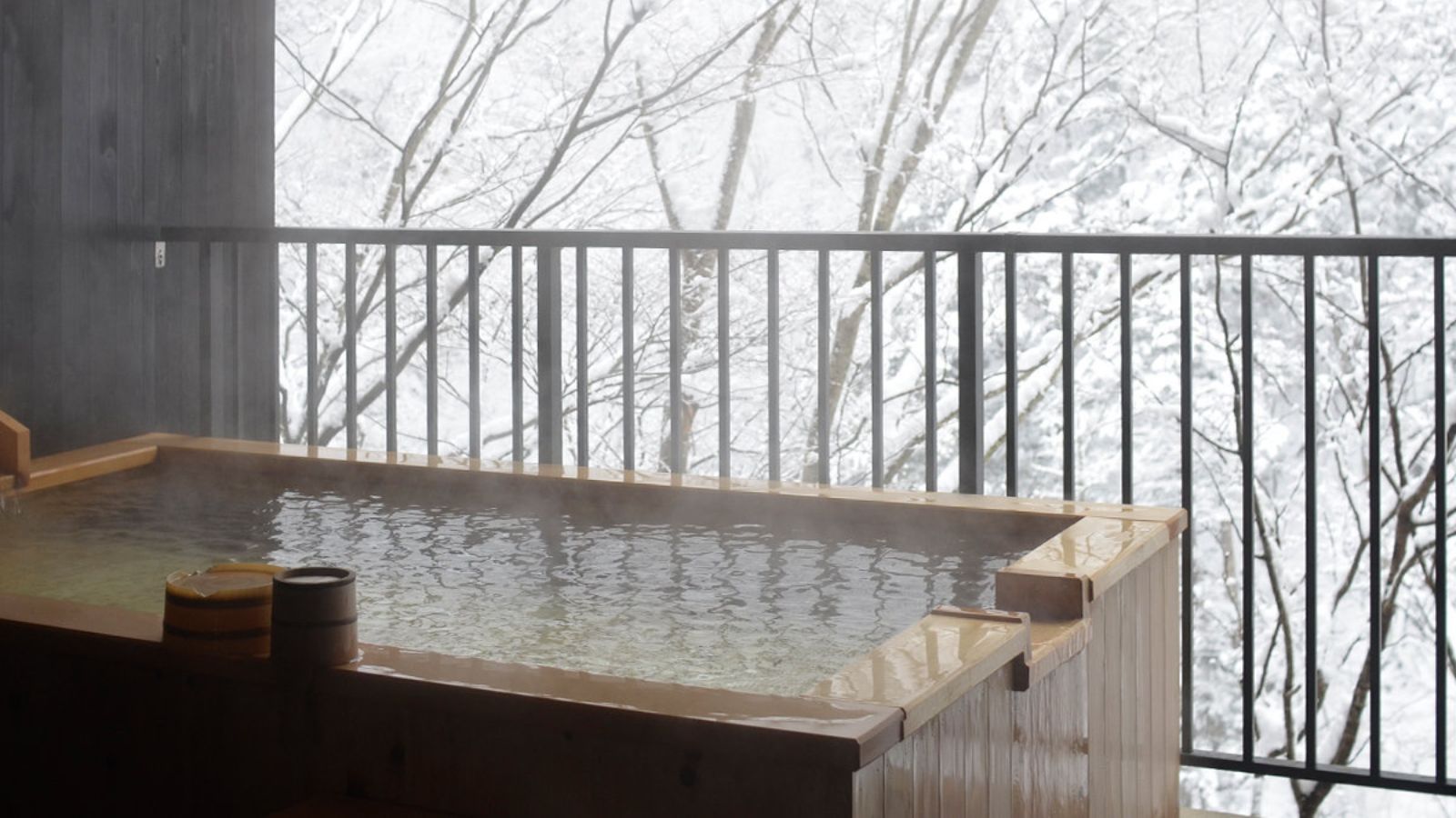 渓谷風呂　雪景色