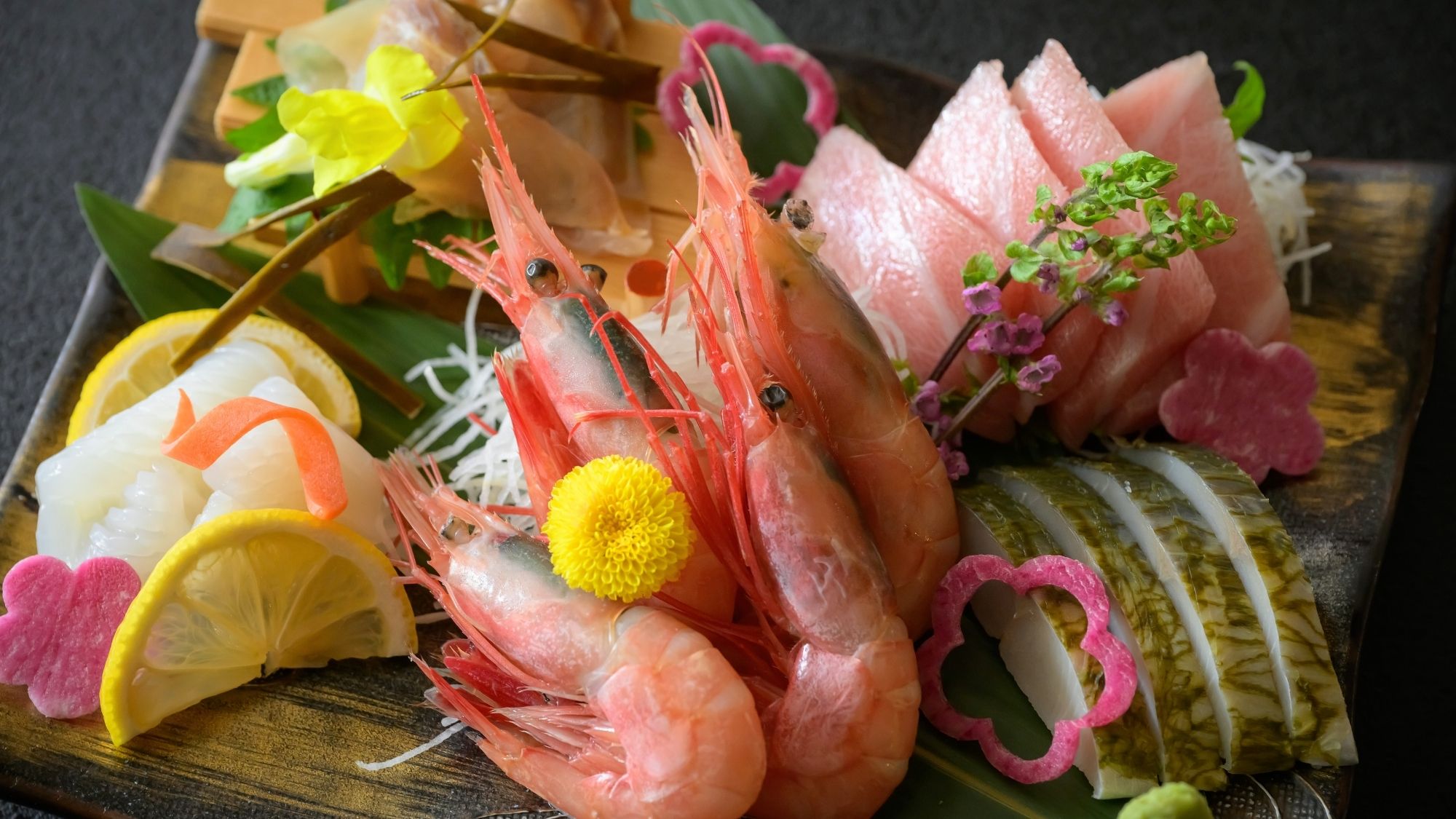 新鮮な海の幸を贅沢に。心ゆくまで美食をお愉しみください。