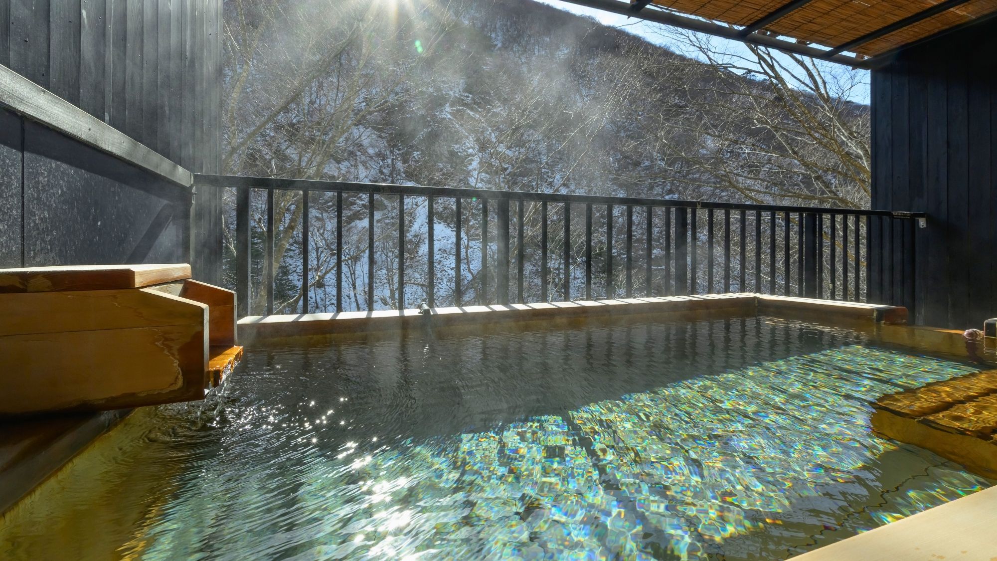 【渓谷風呂】心地よい香りに包まれて、静かな冬の絶景を独り占めいただけます。