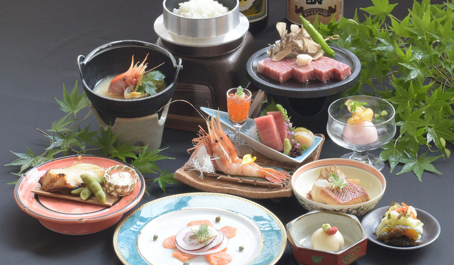 『プレミアムプラン』 新潟和牛A5・中トロ・牡丹エビの刺盛・南魚沼産コシヒカリを堪能♪