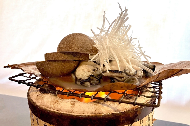 牡蠣を食べよう！！『牡蠣の朴葉味噌』蒸し焼き郷土会席
