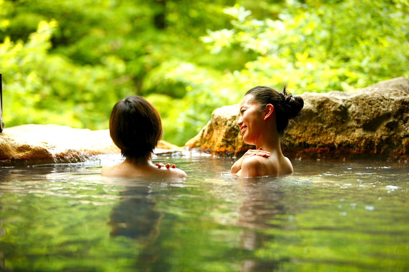 露天風呂に入りながら四季の自然を楽しむことができます。