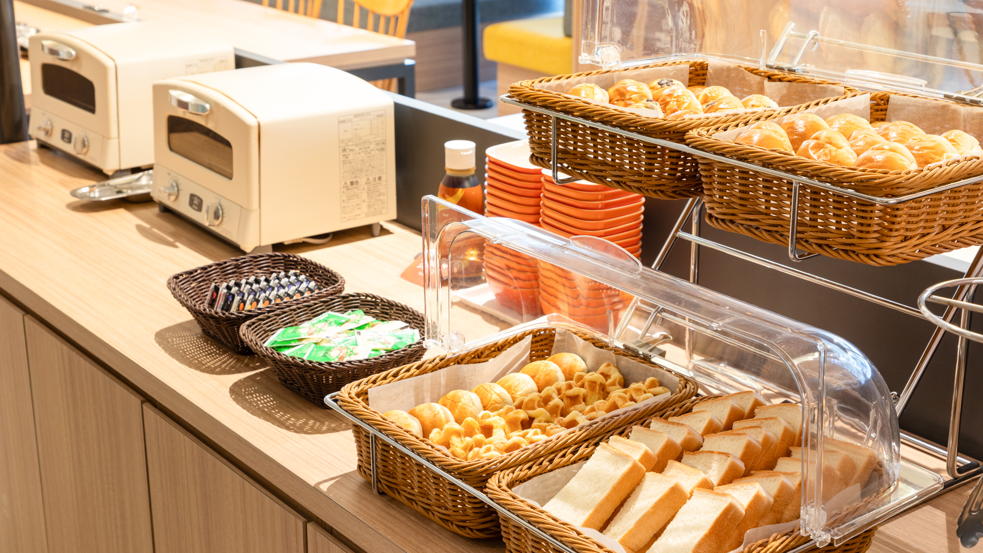 【無料朝食サービス】パン提供イメージ