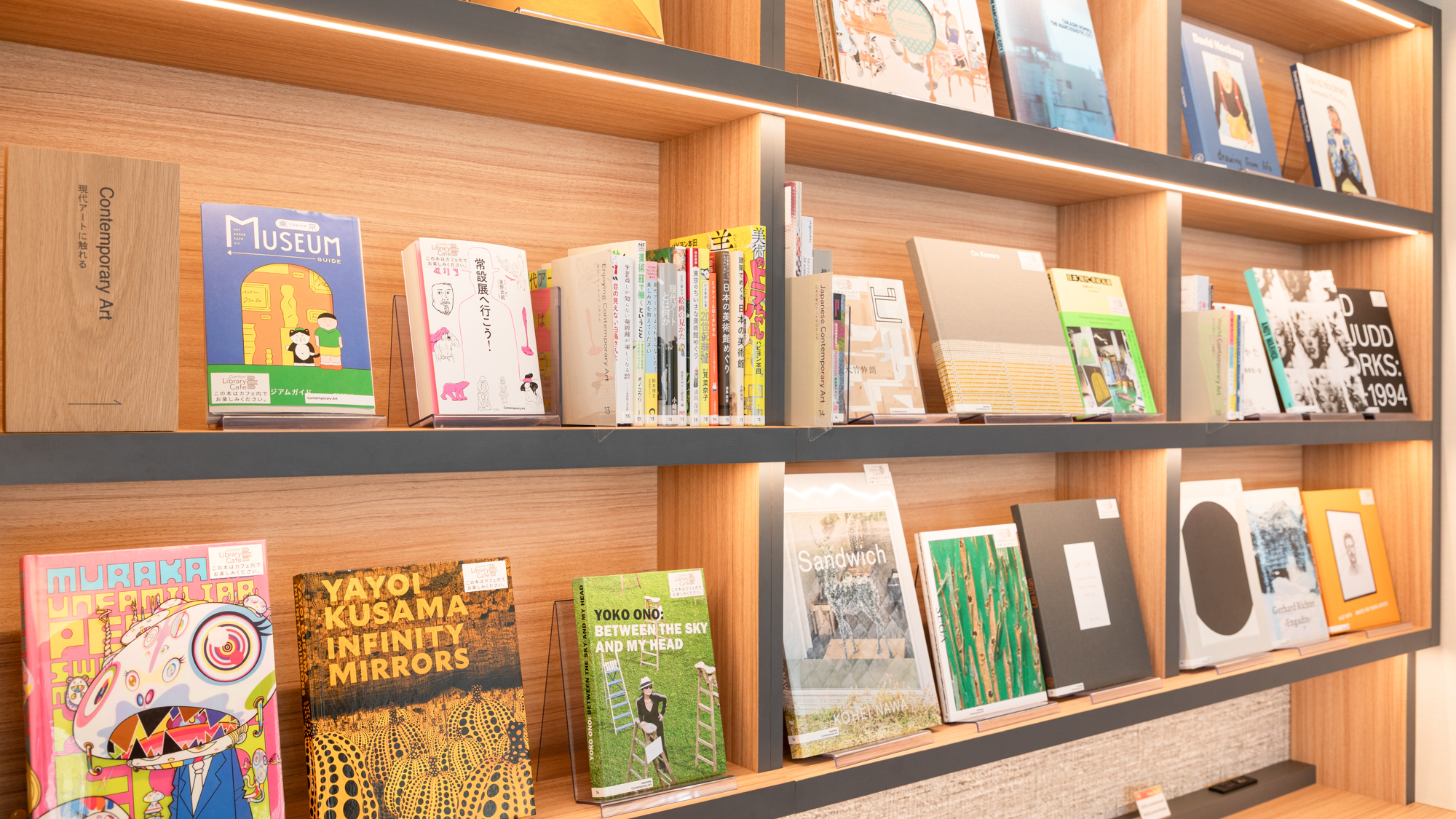 【ライブラリーカフェ】プロが選書した書籍をお楽しみいただけます