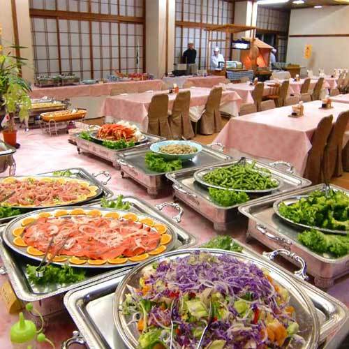【夏得】ファミリー歓迎！国産牛ステーキ食べ放題夏休みはワイワイバイキング♪