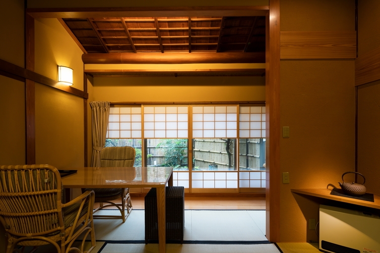 新鮮海の幸！“豪華に金目鯛煮付け”＆貸切風呂無料　１０，１１月は「松茸の土瓶蒸し付」　≪お食事処≫