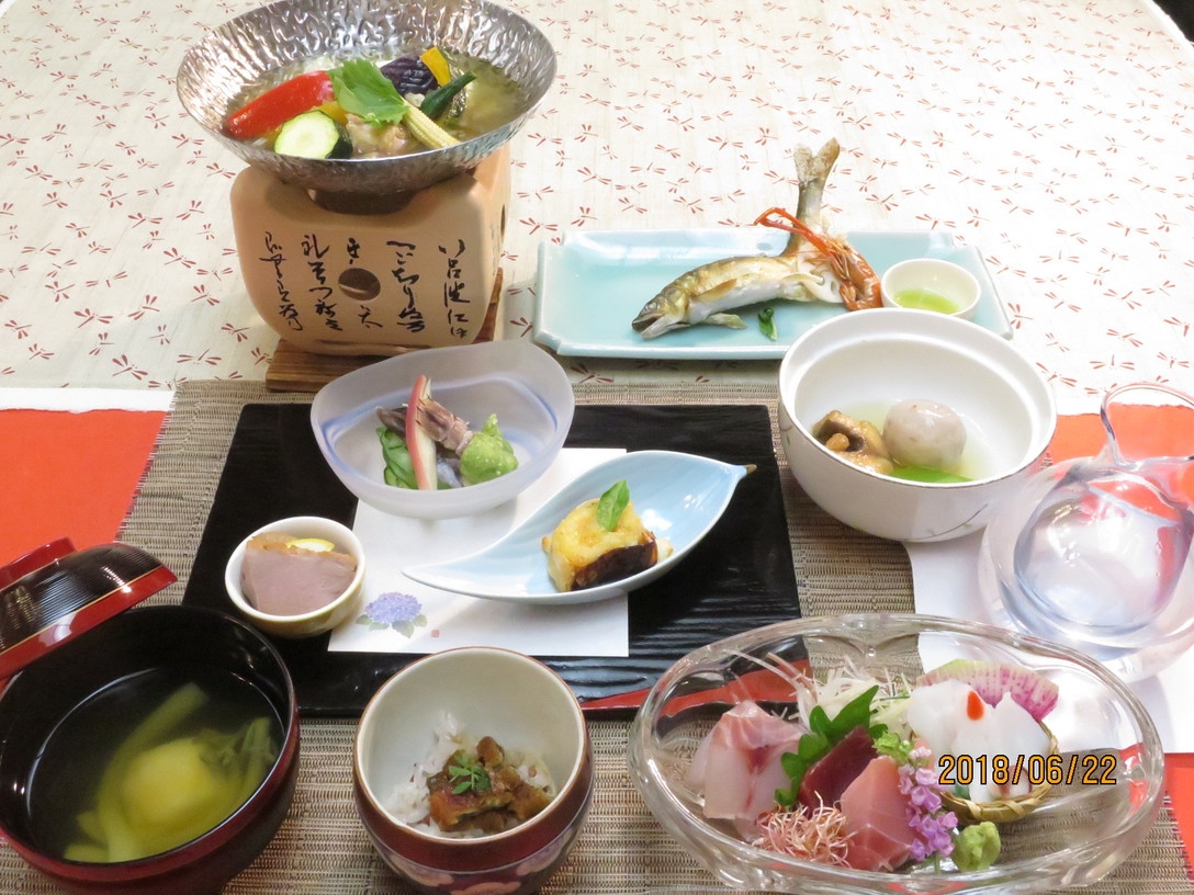 ◎訳ありでお得♪　月変わりのおすすめ会席プラン≪お食事処≫（お風呂改装の為）　
