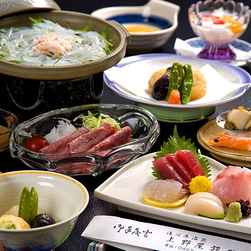 四季折々の海の幸が老舗伝統の会席料理に 活かされてご堪能いただけます。