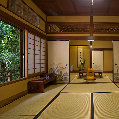 全室木造の情緒豊かなお部屋です。部屋のすぐ近くにトイレ（洗浄式）があり、リーズナブルに温泉を満喫したい方におすすめです。