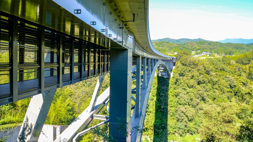*【そらさんぽ天竜峡】天竜峡大橋の桁下にある地上80mの遊歩道から絶景をご覧ください。