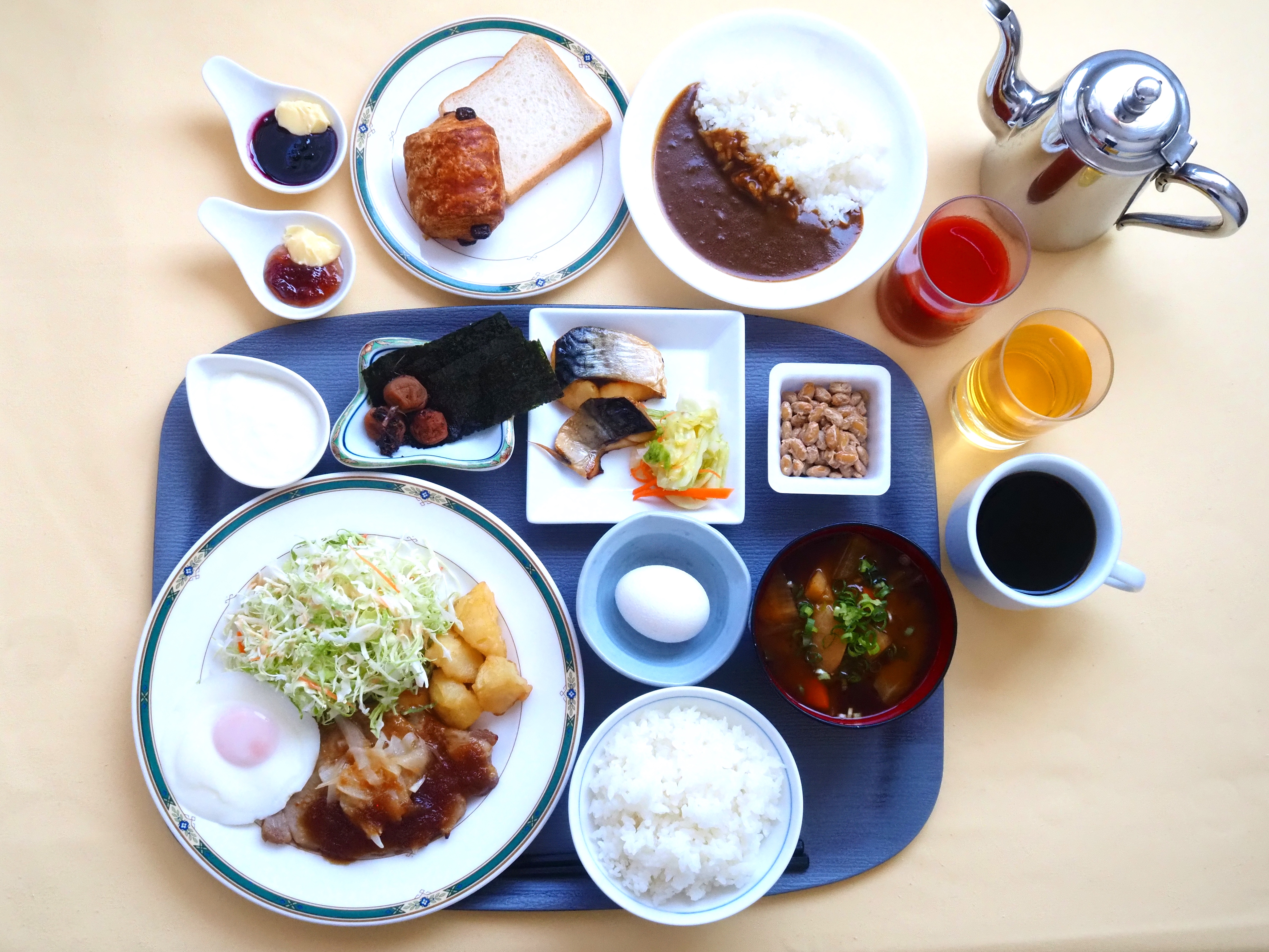 平日朝食日替わり定食・メインプレート+サイドビュッフェ※写真は平日朝食　日替わり定食盛り付け例