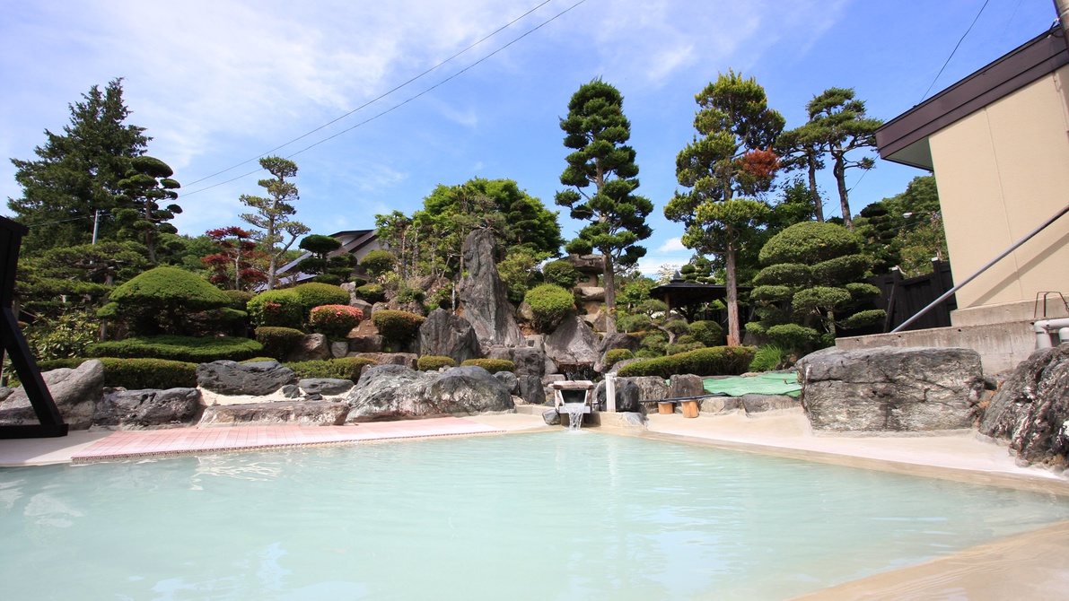 *庭園露天風呂（男湯）／開放感抜群の露天風呂は中ノ沢温泉随一です！