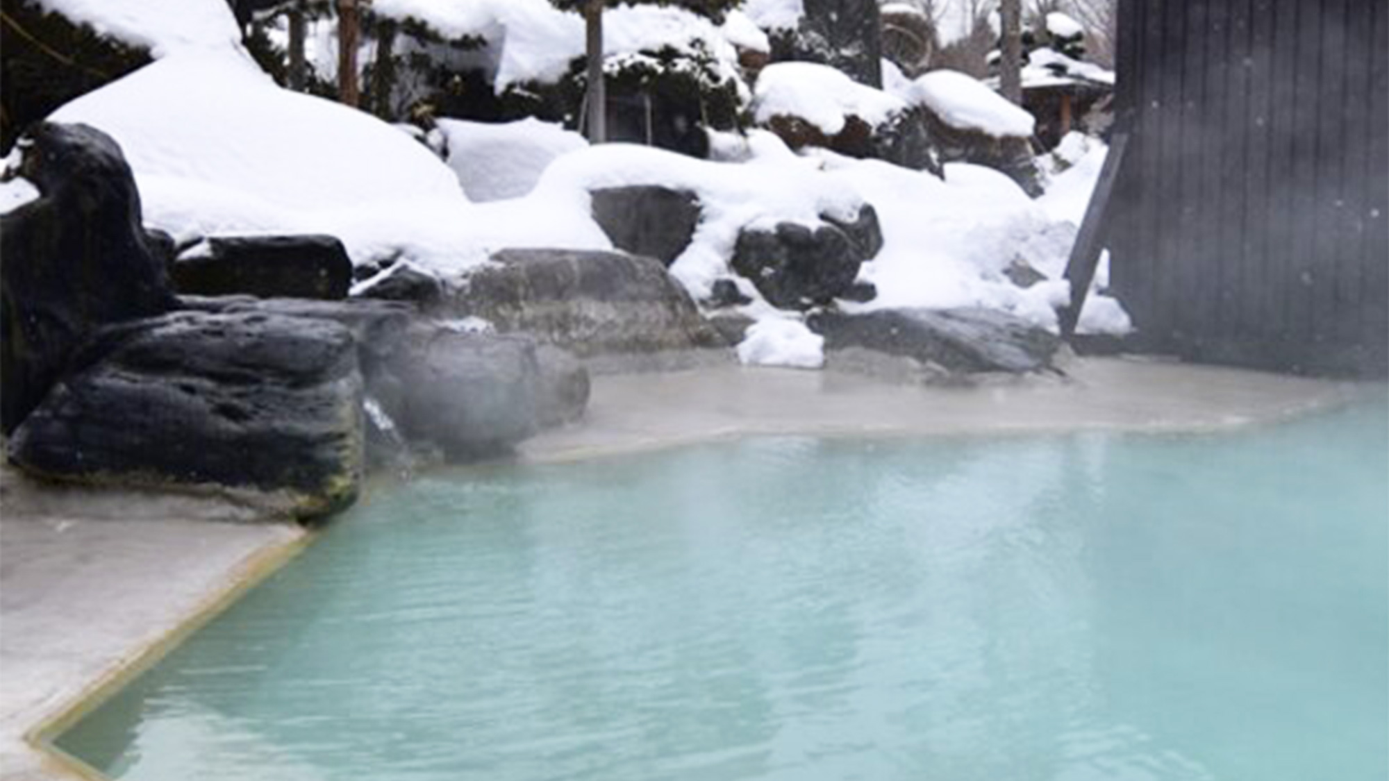 *庭園大浴場（女湯）／冬季は雪見風呂をお楽しみ頂けます。