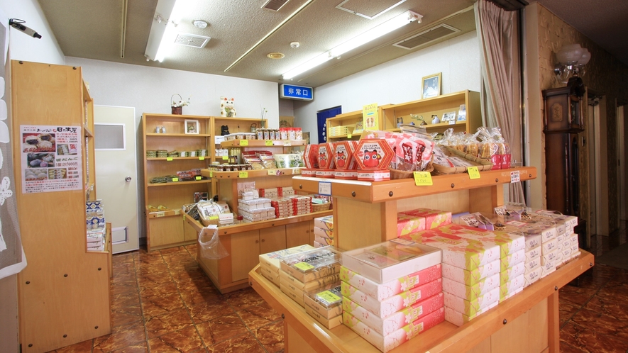 *売店／旅のお土産に。ご当地銘菓などの商品各種揃えております。