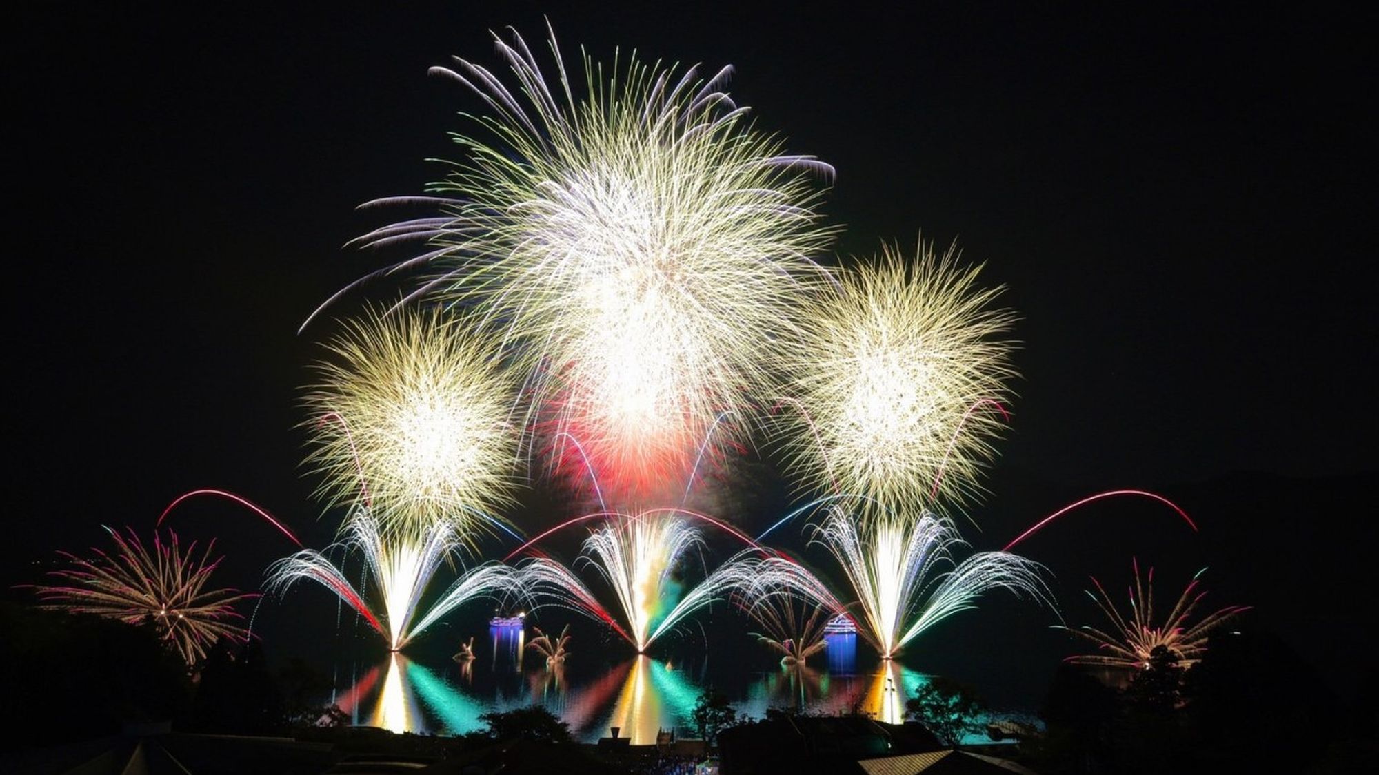 芦ノ湖畔の特等席から眺める花火大会鑑賞プラン　【夕・朝食付き】