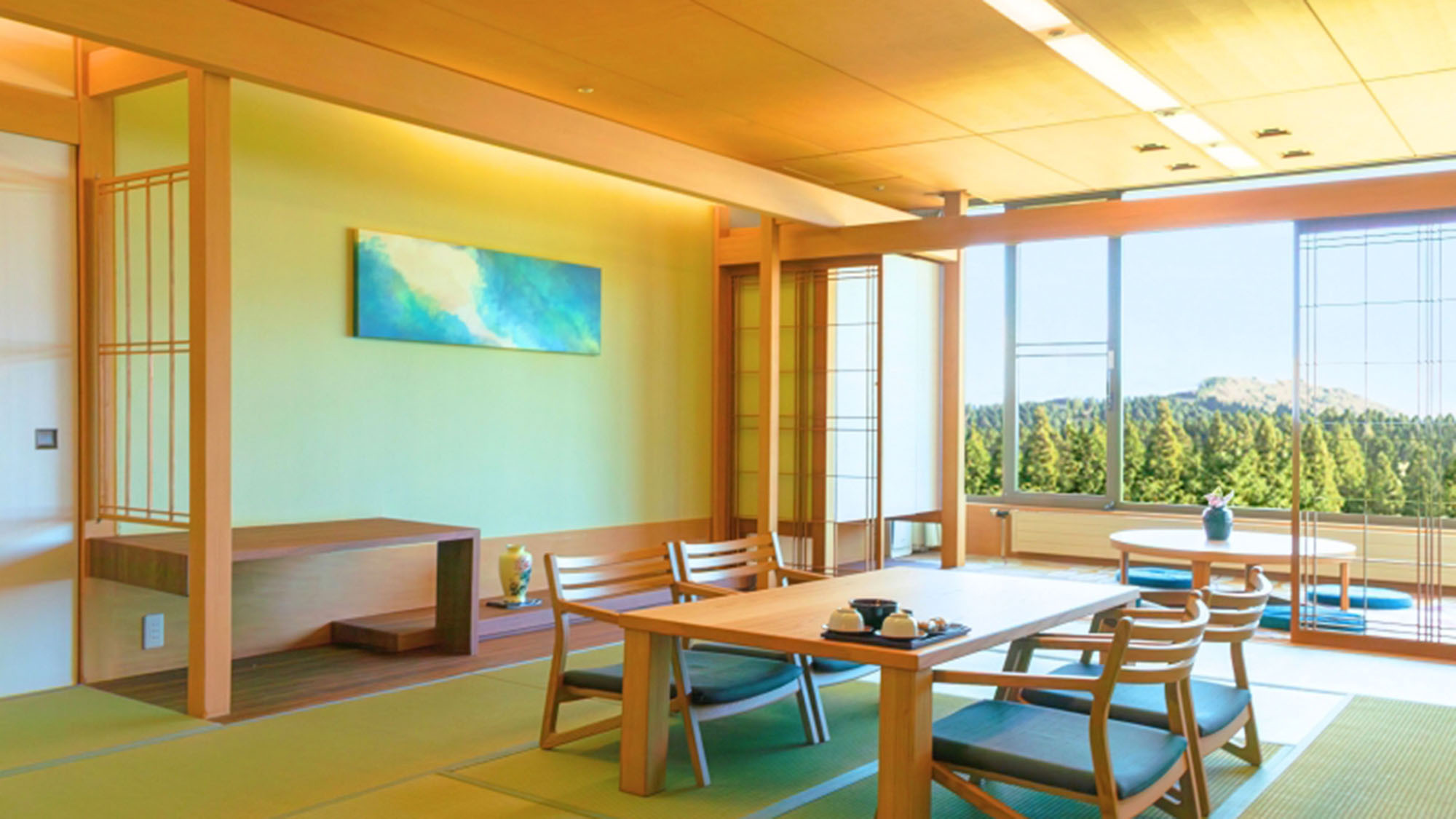 【和室角部屋】本間12畳+掘りごたつ広縁4畳&ビューバス付きの角部屋。最大5名利用可