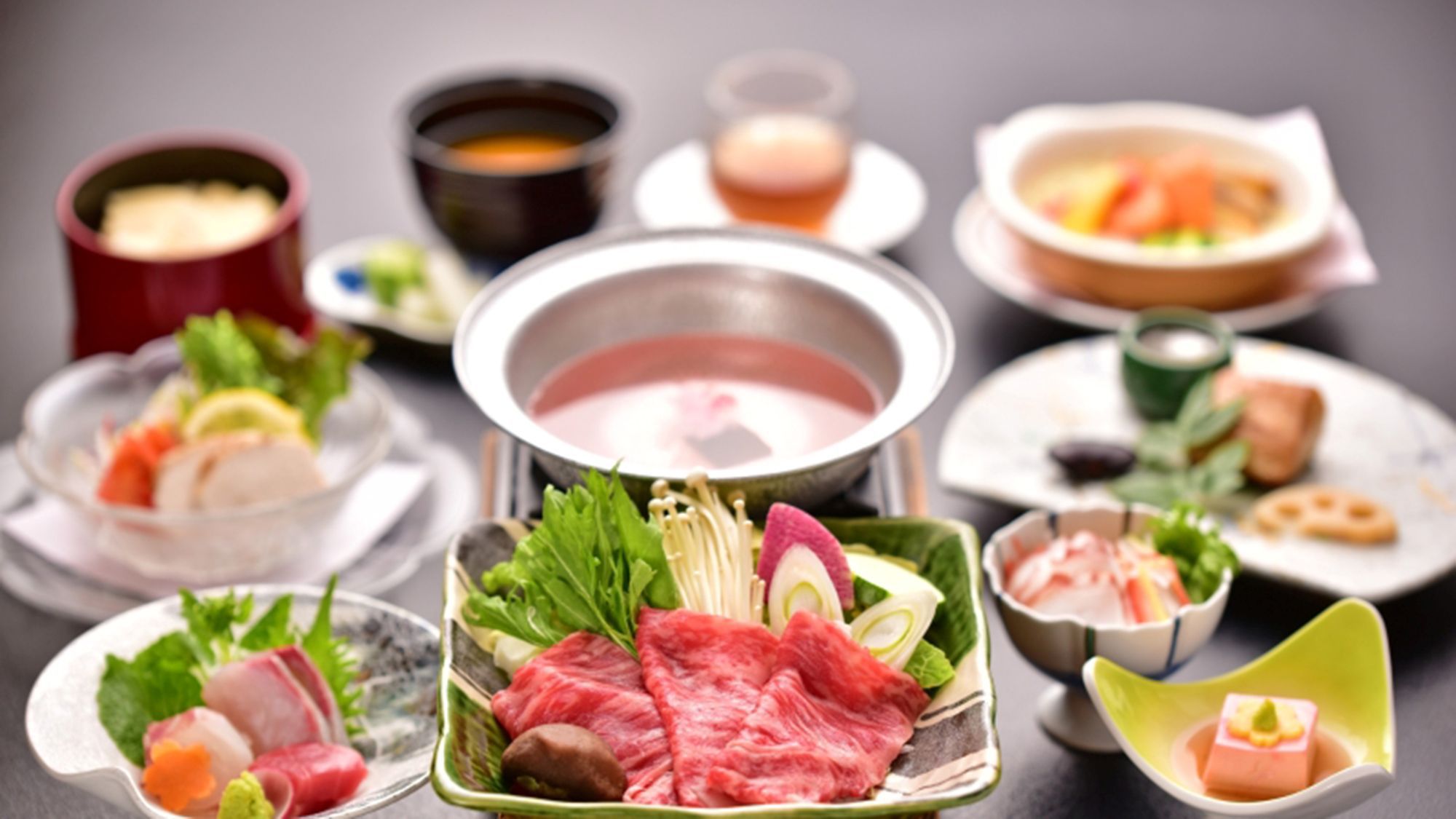 【湯の花会席】季節を感じる彩り豊かな会席料理をご堪能ください。