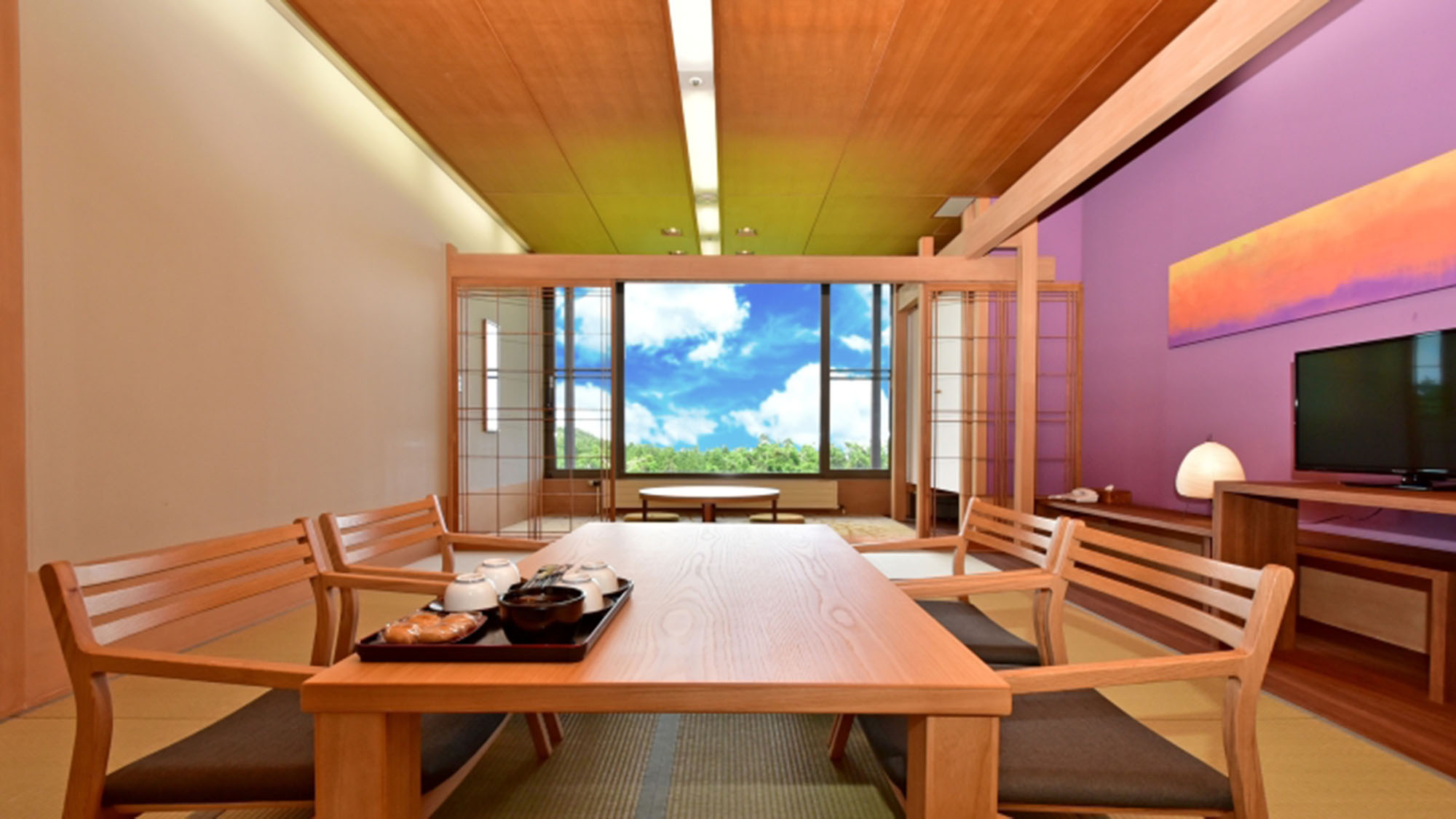 【和室】本間12畳＋掘りごたつ広縁4畳。最大5名利用可（49.1平米）全室禁煙