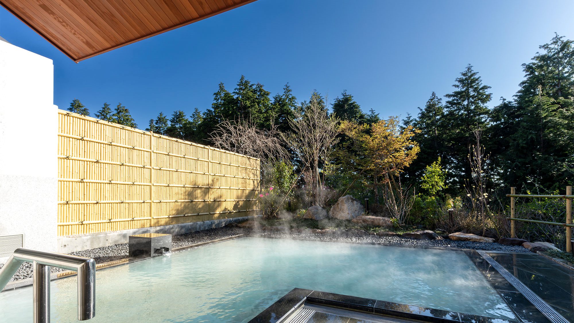 【美肌の湯】効能：神経痛、筋肉痛、疲労回復他