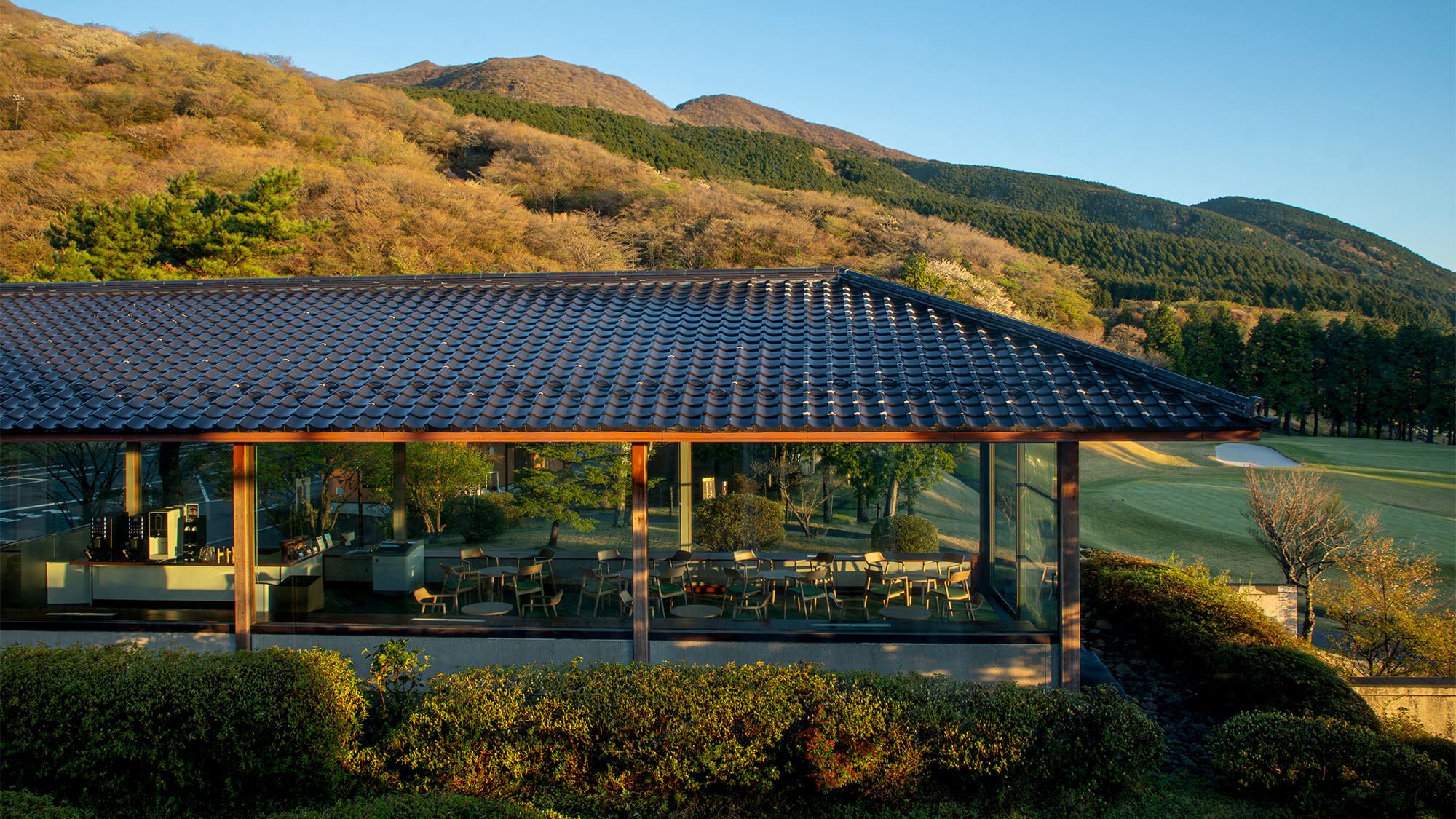 雄大な山々の自然に囲まれたフリーラウンジで、心安らぐひとときを