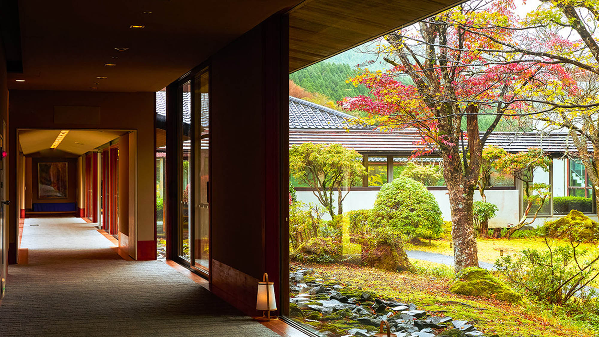 【秋】紅葉に囲まれた空間