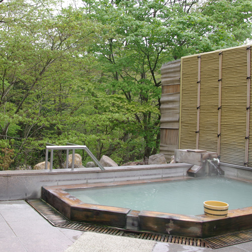 Men's open-air bath (autumn leaves)